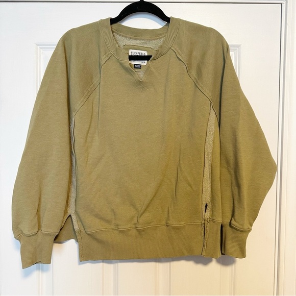 American eagle extremely soft lived in oversized crewneck sweatshirt. - Picture 2 of 5